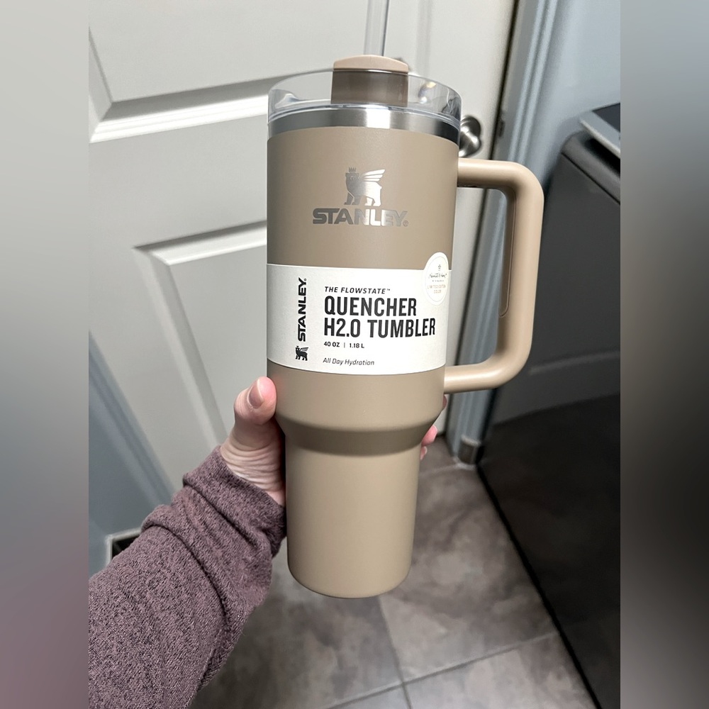 NEW Stanley Magnolia 40oz Quencher Tumbler - Basic Brown LIMITED EDITION